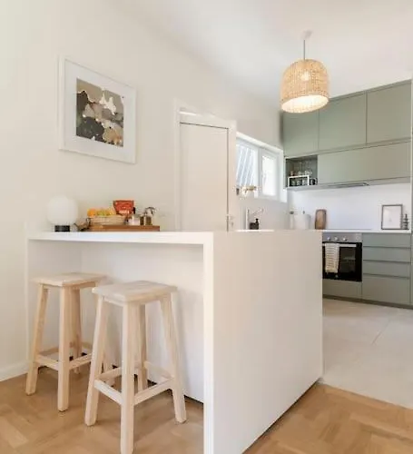 Lidador Boutique Ap With Garden - Alvaro Porto